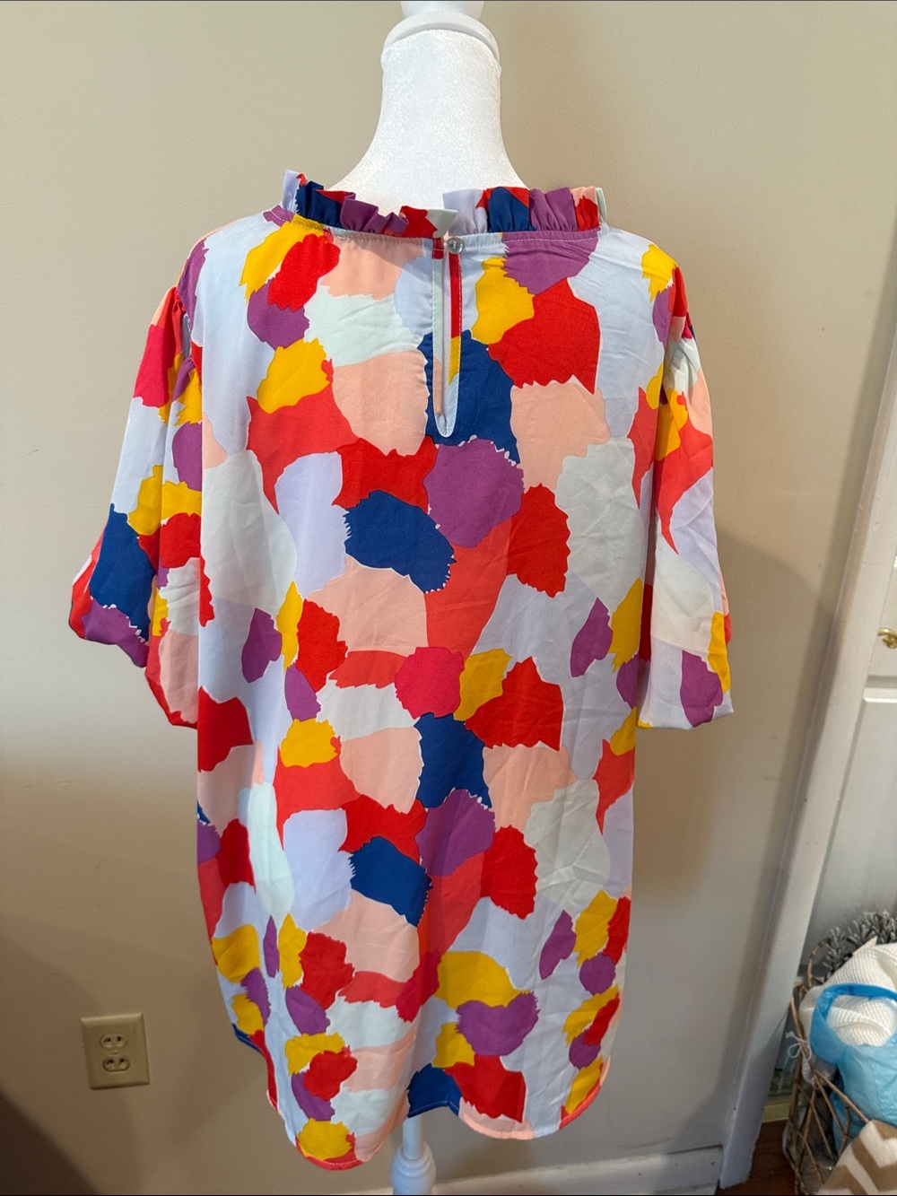 Colorful Abstract Print Top Size 2X - Picture 3 of 6